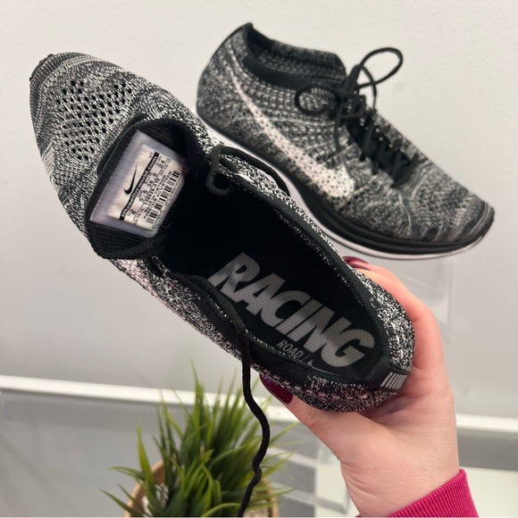 Nike Flynit Racer Oreo 2.0 Tennis Shoes Size 6 - Picture 5 of 15